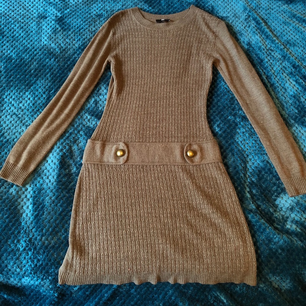 Long-sleeved dress